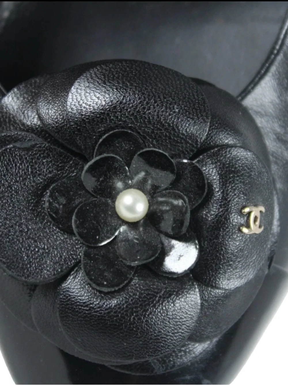 CHANEL Black Leather Camellia Pearl Detail Block Heel Pump classic size 37 6.5